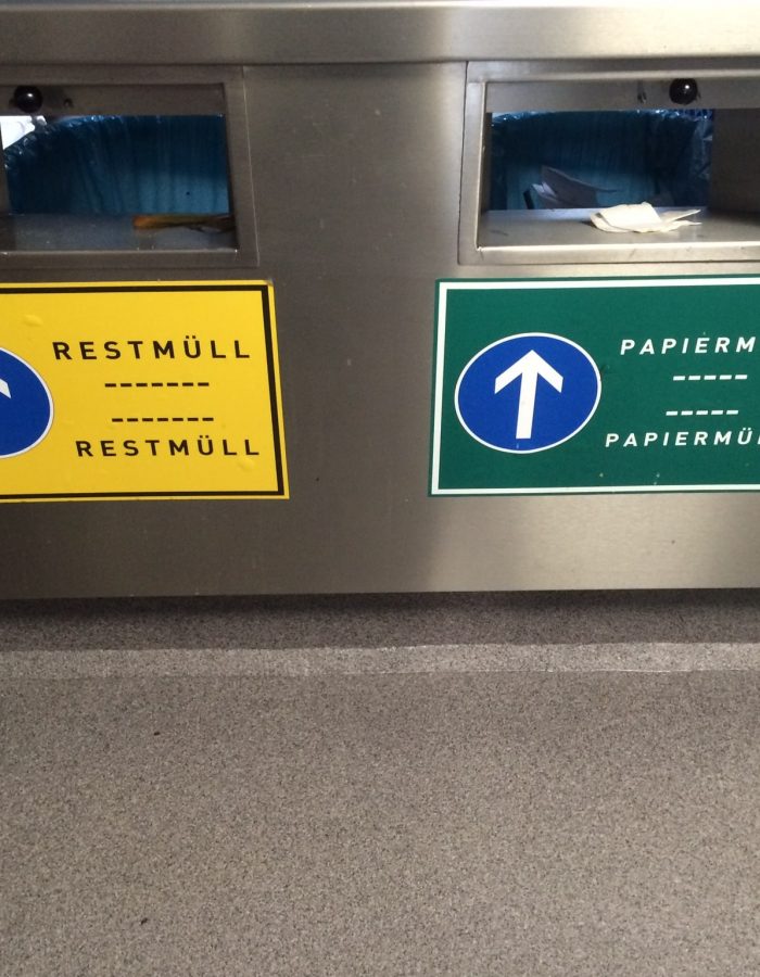 Abräumstation mit Mülleinwurf