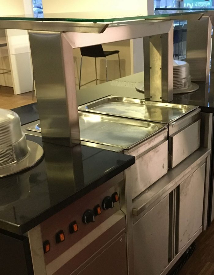 Mobile multifunktionale Warmausgabe im Stadion